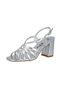 Sandalia de tacón metálica plateada con tiras entrelazadas, diseño de punta abierta y un tacón grueso. Parte superior texturizada con interior liso.