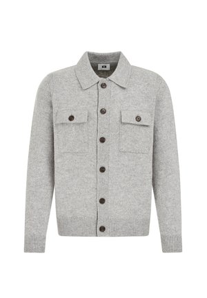 Hellgrauer Cardigan aus Strickstoff. Mit Kragen, durchgängiger Knopfleiste, zwei Brusttaschen und gerippten Bündchen und Saum. Braune Knöpfe setzen Akzente.