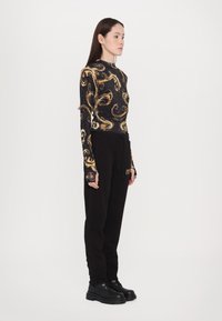 Versace Jeans Couture Tepláky - black/gold coloured