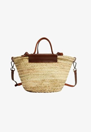 Sac cabas en paille tissée avec poignées en cuir marron et rabat, bandoulière en cuir amovible, fermoir rectangulaire, couleurs naturelles et tan.