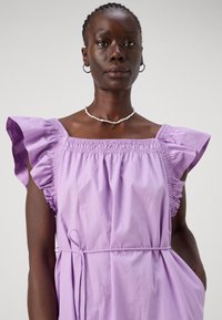Gap Tall FLUTTER SLEEVE DRESS - Dnevna haljina - lilac surge