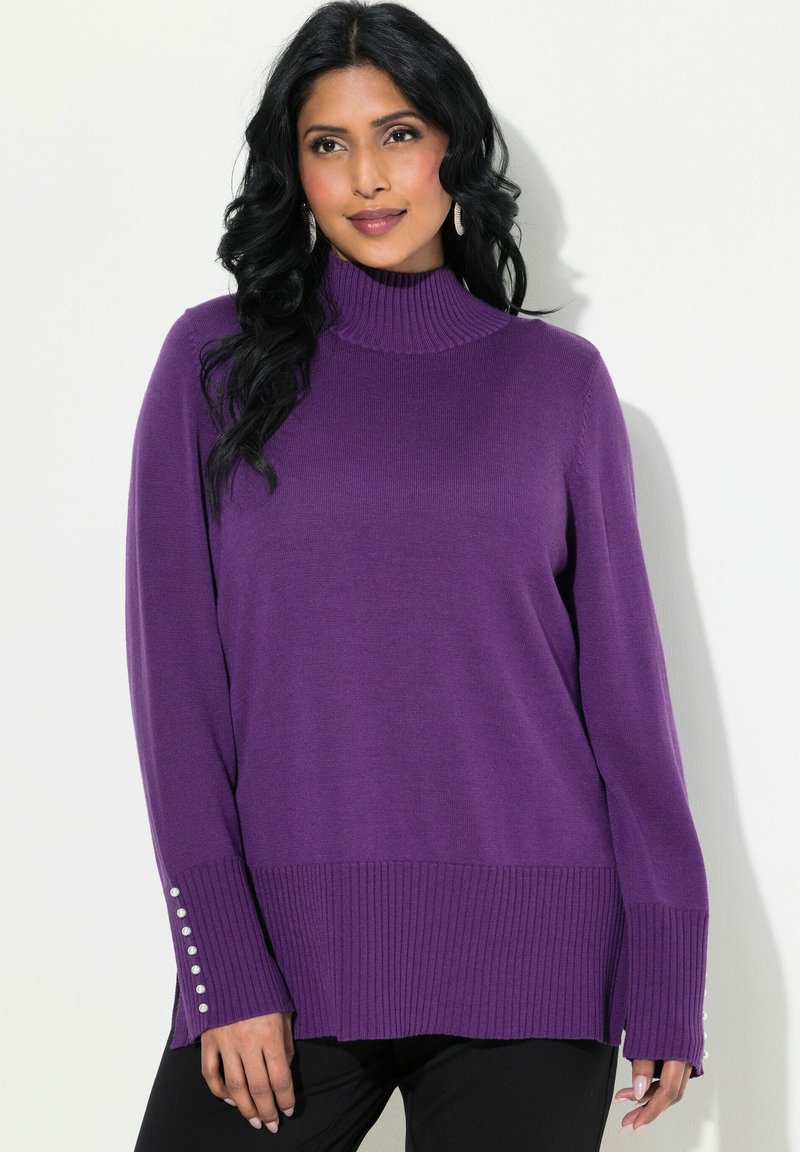 Maglione a collo alto viola con polsini a coste caratterizzati da bottoni decorativi ai polsi. Tessuto morbido, vestibilità comoda e spacco laterale all'orlo.