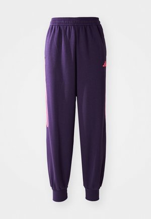 Pantaloni de sport mov cu talie și manșete elastice, având dungi de accent roz. Confectionați dintr-un material moale, proiectați pentru confort și mișcare.