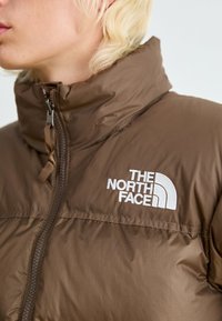 The North Face 1996 RETRO NUPTSE JACKET - Dunjakke - smokey brown