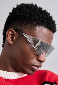 Unselected, silver/light grey 