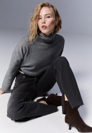 Stradivarius - Botki