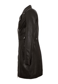 Schwarzer Lederjacke mit tailliertem Schnitt, langen Ärmeln, Seitentaschen und silbernem Reißverschluss. Glatte Textur und minimalistisches Design.