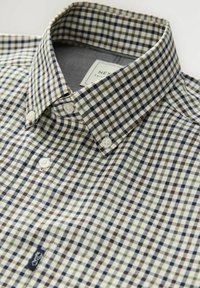 EASY OXFORD - Camisa - neutral brown/navy gingham check