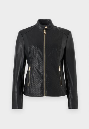 Zwarte leren jas met ritssluiting aan de voorkant, paneel met diamantpatroon, ritssluitingen aan de zijkanten en kraag met drukknopen.