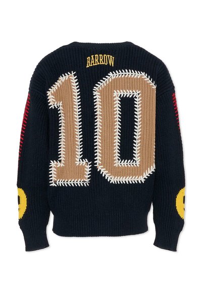 Maglione lavorato a maglia di colore blu navy, con un grande "10" beige arricchito da cuciture bianche, faccina sorridente gialla sulla manica e etichetta "BARROW" in oro sopra.