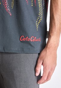 Carlo Colucci UNISEX - T-Shirt print - anthrazit