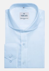 Lichtblauw, non-iron, slim-fit overhemd van katoen, met een spread collar, knoopsluiting en een enkele borstzak.