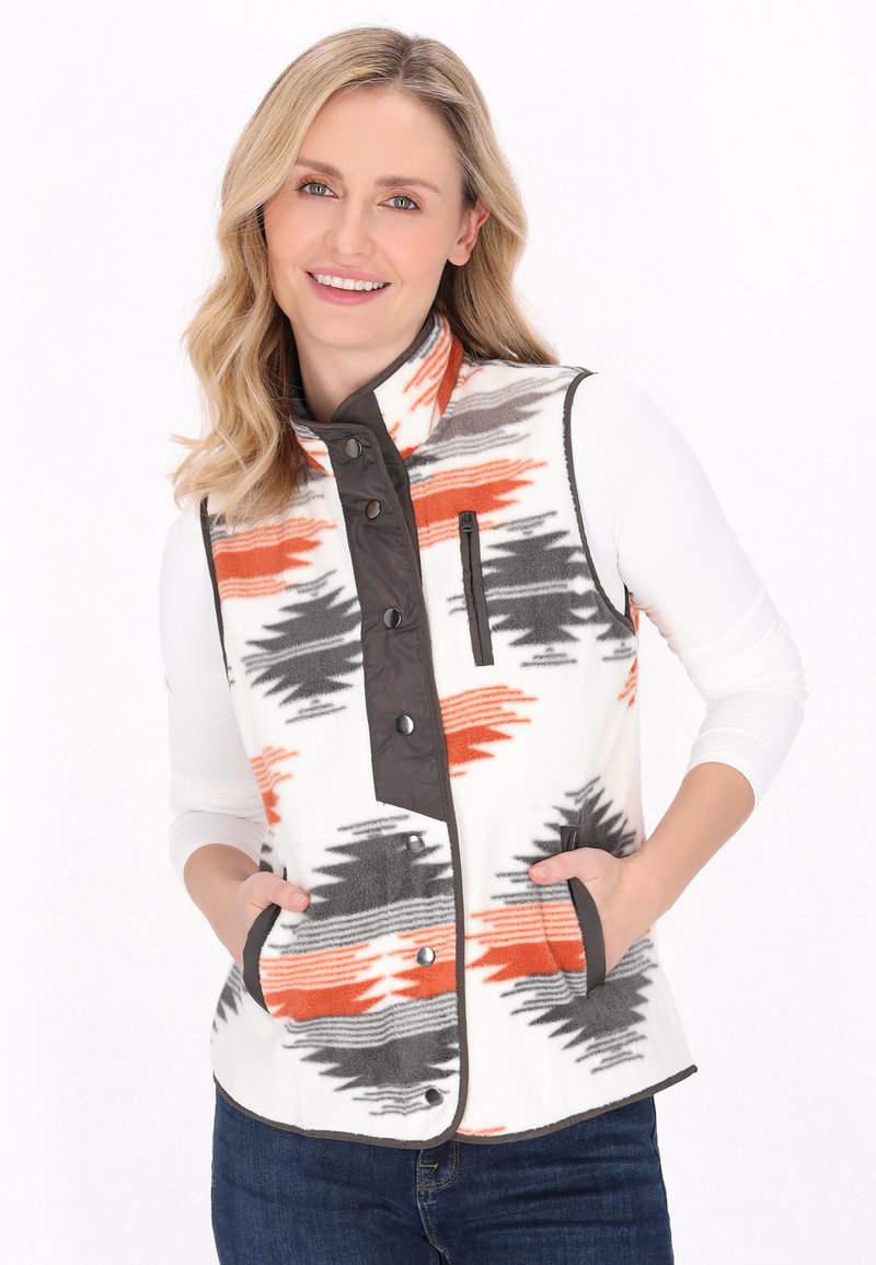 Giubbotto in pile con design multicolore in arancione, grigio e bianco. Presenta una tasca con zip, tasche laterali e una chiusura frontale a bottoni a pressione.