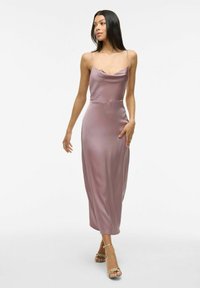 Satin midi-klänning i mjuk mauve, med spaghettiband och cowl-halsringning, som har en slimmad passform och en mjuk, flödande textur.