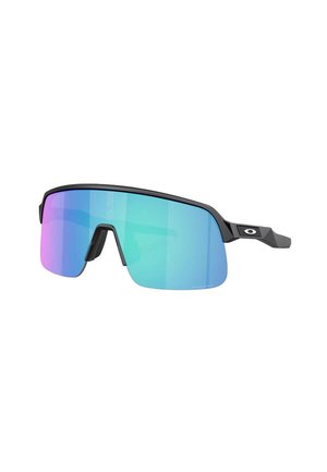 Occhiali da sole sportivi avvolgenti con montatura nera e grande lente singola specchiata blu-viola e logo sulla stanghetta.