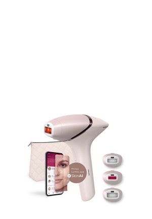 Philips Lumea-apparaat in lichtroze, met een groot behandelkopje met oranje licht, samen met een telefoonapp-weergave en drie opzetstukken.