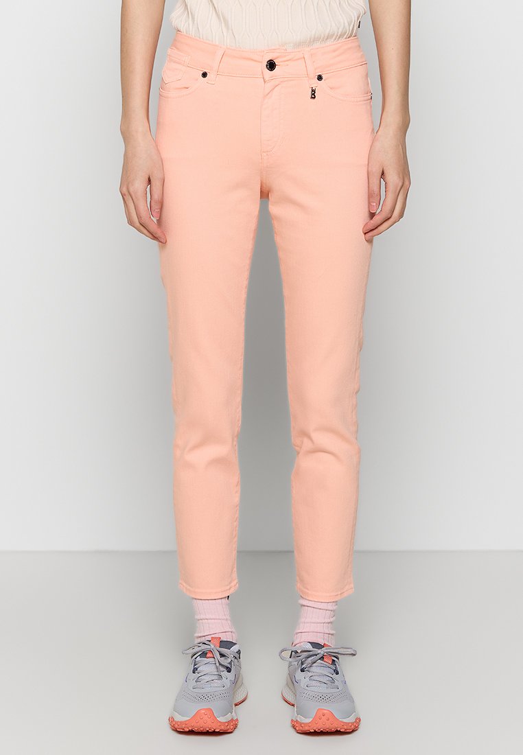 Bogner Slim fit jeans abrikoos Bogner Slim fit jeans abrikoos