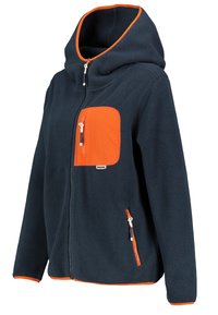 Merijalan fleecetakki, jossa on suuri oranssi rintatasku ja vetoketjuyksityiskohta. Takissa on huppu ja oranssit yksityiskohdat hihansuissa ja helmassa.