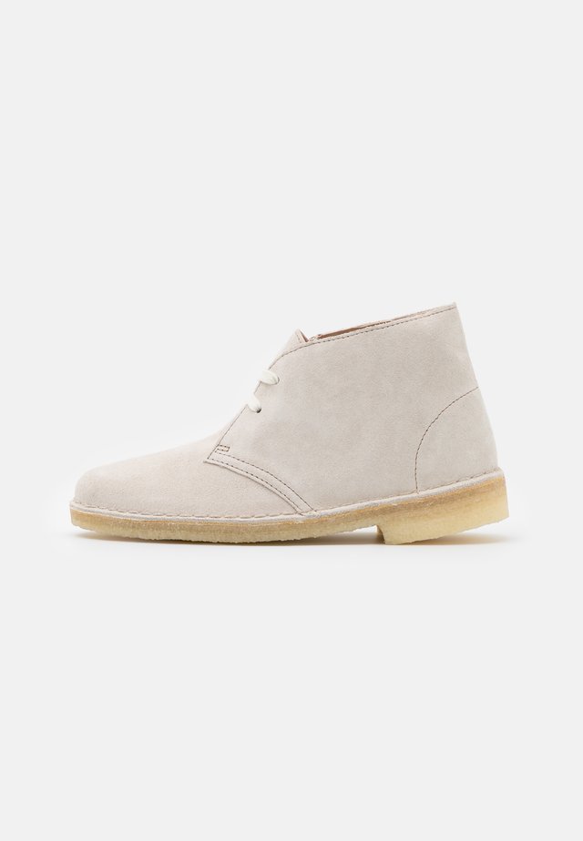 DESERT BOOT - Veterschoenen - offwhite