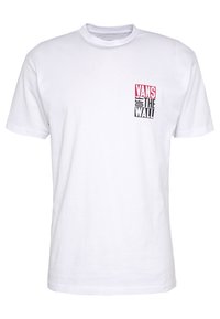 Valkoinen lyhythihainen t-paita, jossa on pieni punainen ja musta "Vans Off The Wall" -logo vasemmassa rinnassa.
