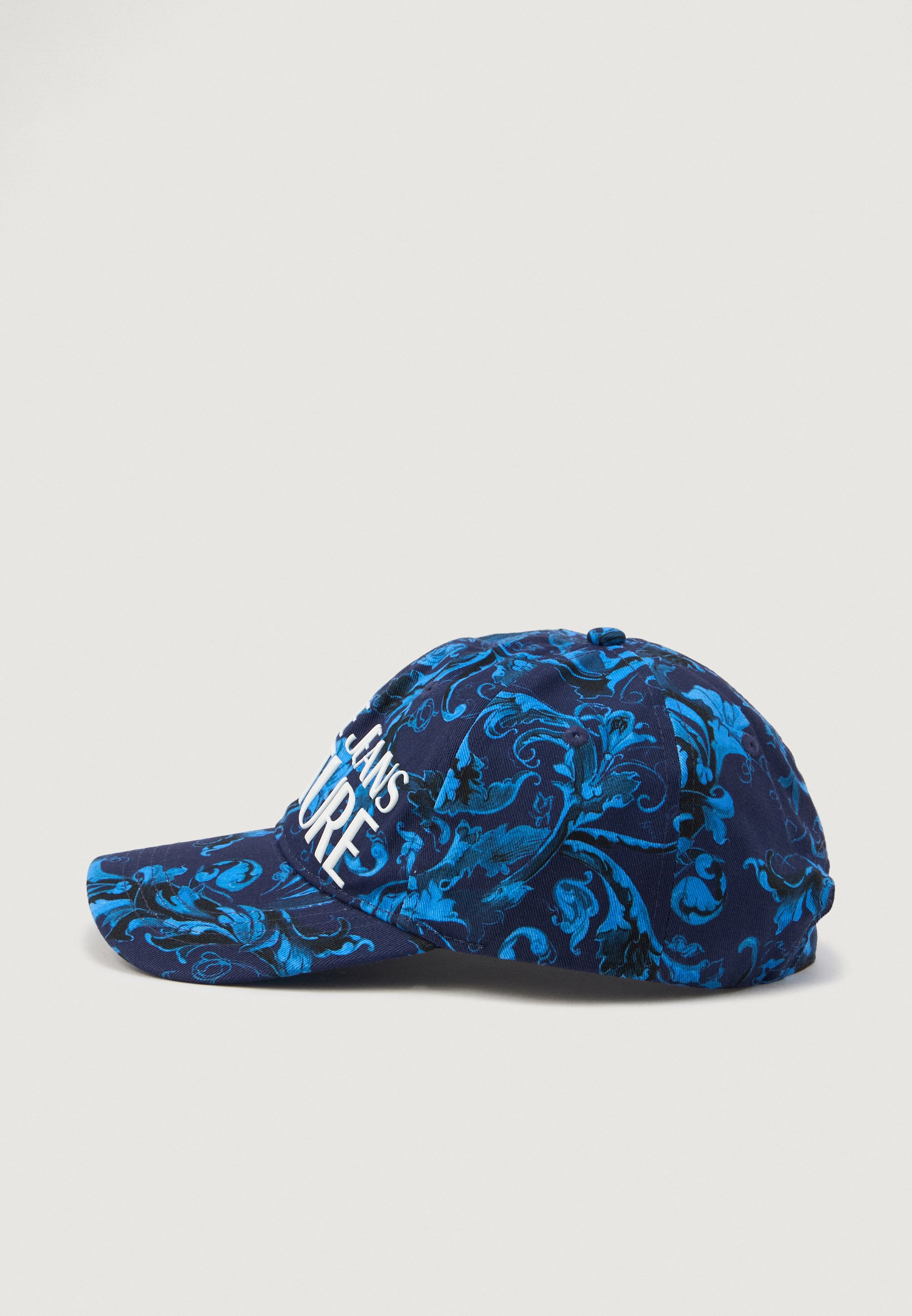 ♂♀新品・キャップ【Versace Jeans Couture】バロック柄　青 Versace Jeans Couture BASEBALL CAP CUT IN THE MIDDLE UNISEX - Cap
