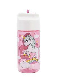 Botella de agua de plástico rosa con tapa blanca; presenta un diseño de unicornio, arcoíris y nubes. Incluye una pajita transparente.