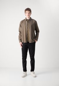 Calvin Klein Jeans GARMENT DYE SHIRT - Srajca - tarmac