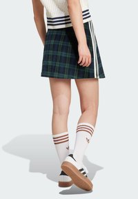 adidas Originals Falda acampanada - night indigo black shadow green