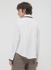 Calliope PROFILI A CONTRASTO - Hemdbluse - bianco lana