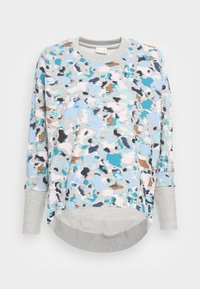 Sweatshirt à manches longues avec poignets et ourlet gris, présentant un motif abstrait en tons de bleu, blanc, noir et marron sur un fond gris clair.