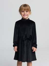 Abito in velluto a coste nero con maniche lunghe, collo alto e un fiocco in vita. Tessuto morbido con silhouette svasata.