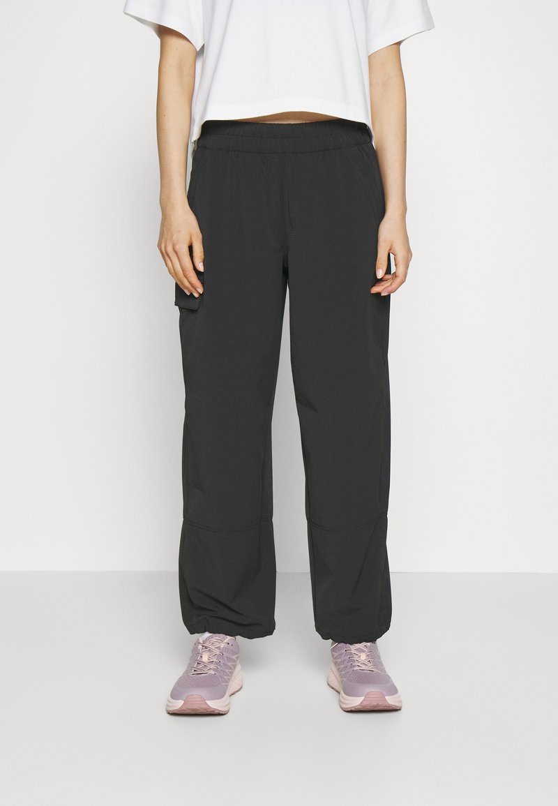Athleta BOUNDLESS LOW RISE CARGO PANT Trousers black Zalando.ie