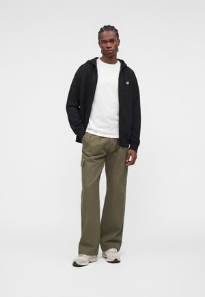 New Balance, SPORT ESSENTIALS LOGO FULL ZIP UNISEX - Sweat zippé - black