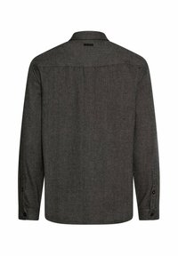 Grå langærmet skjorte med krave, der har et tekstureret stof, knapmanchetter og en rygdetalje.