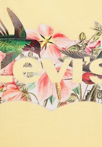 Levi's® THE PERFECT TEE - T-shirt estampada - batwing fill hummingbird golden haze