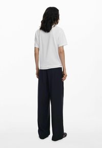 Desigual WITH EMBOSSED HEARTS - T-shirt con stampa - white