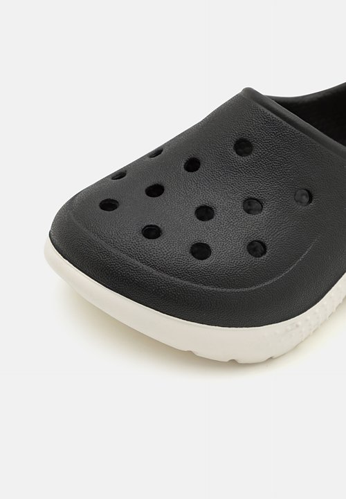 Crocs CLASSIC UNISEX - Zapatos sin cordones - black/chalk — foto 6