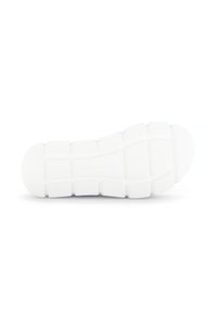 Witte rubberen schoenzool met een gestructureerd oppervlak met rasterpatronen en een afgeronde neus. Het "Gabor" logo is in het midden geperst.