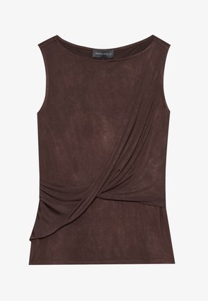 Top castanho sem mangas em tecido leve, apresentando um design drapeado e um detalhe lateral, com um decote redondo e uma textura subtil.