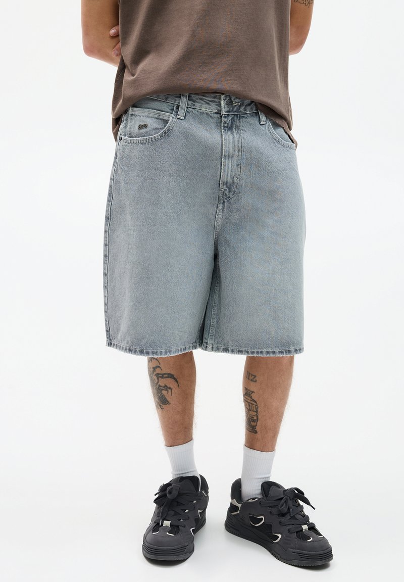 PULL&BEAR - LOOSE BAGGY- BERMUDA  - Denim shorts - dark grey, Enlarge