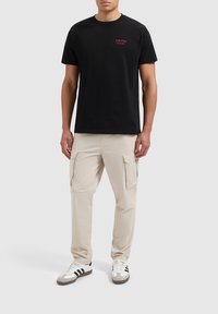 Pure Path REGULAR FIT - Cargobroek - sand