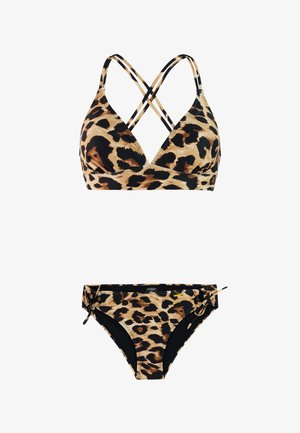 Leopardprint bikini set met gekruiste bandjes boven en zijstrikjes aan de onderkant, in tinten bruin, zwart en beige.