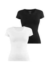 Set aus zwei eng anliegenden T-Shirts in Schwarz und Weiß. Kurzärmlig, runder Halsausschnitt, glatte Textur und schlichtes Design ohne Muster oder Akzente.