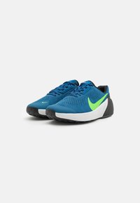 Nike Performance AIR ZOOM TR 1 - Edzőcipő - court blue/green strike/black/platinum tint