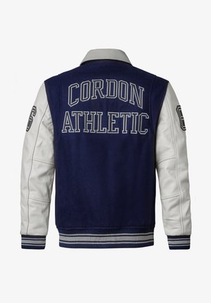 Himmelblaues Varsity-Jacket mit weißen Lederärmeln, auf dem Rücken mit der Aufschrift "CORDON ATHLETIC" und gestreiften Rippenbündchen.