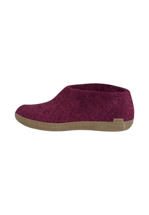 Slippers - cranberry