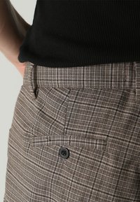 Former SLACK - Nohavice - brown/grey