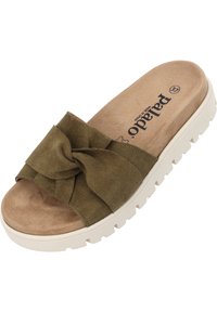 Sandale à glissière en suede olive avec un grand nœud décoratif, semelle intérieure rembourrée et semelle en caoutchouc blanc épais avec grip texturé.