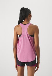 ASICS ROAD TANK - Topper - soft berry
