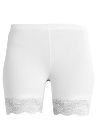 Shorts blancs pour femmes, avec un ourlet en dentelle florale, réalisés dans un tissu lisse, vus de l'arrière.